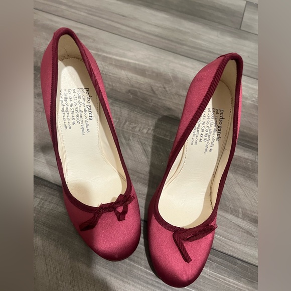 Pedro Garcia Women's Deep Red Satin Heels - Picture 1 of 5